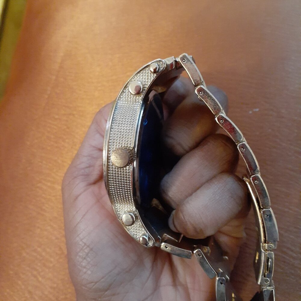 👤 VINTAGE DAIMOND INCLOSED ROYALTON WATCH ( NEEDS NEW BATTERY ) -    $30 - Picture 8 of 12